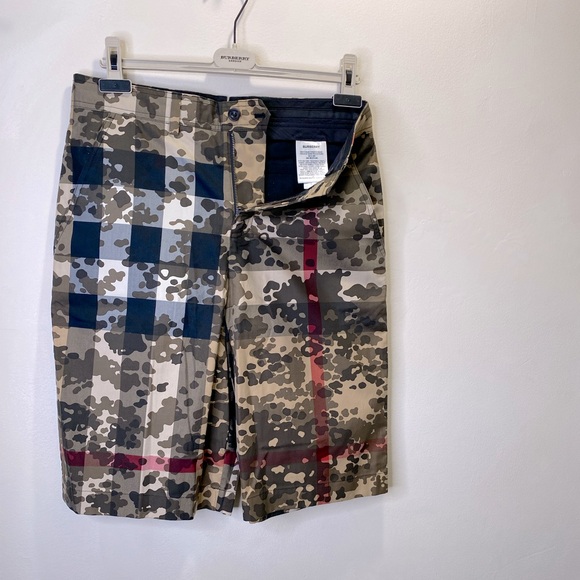 BURBERRY Men’s Camouflage Check Cotton Tailored Shorts Size 31.1 (46 IT)